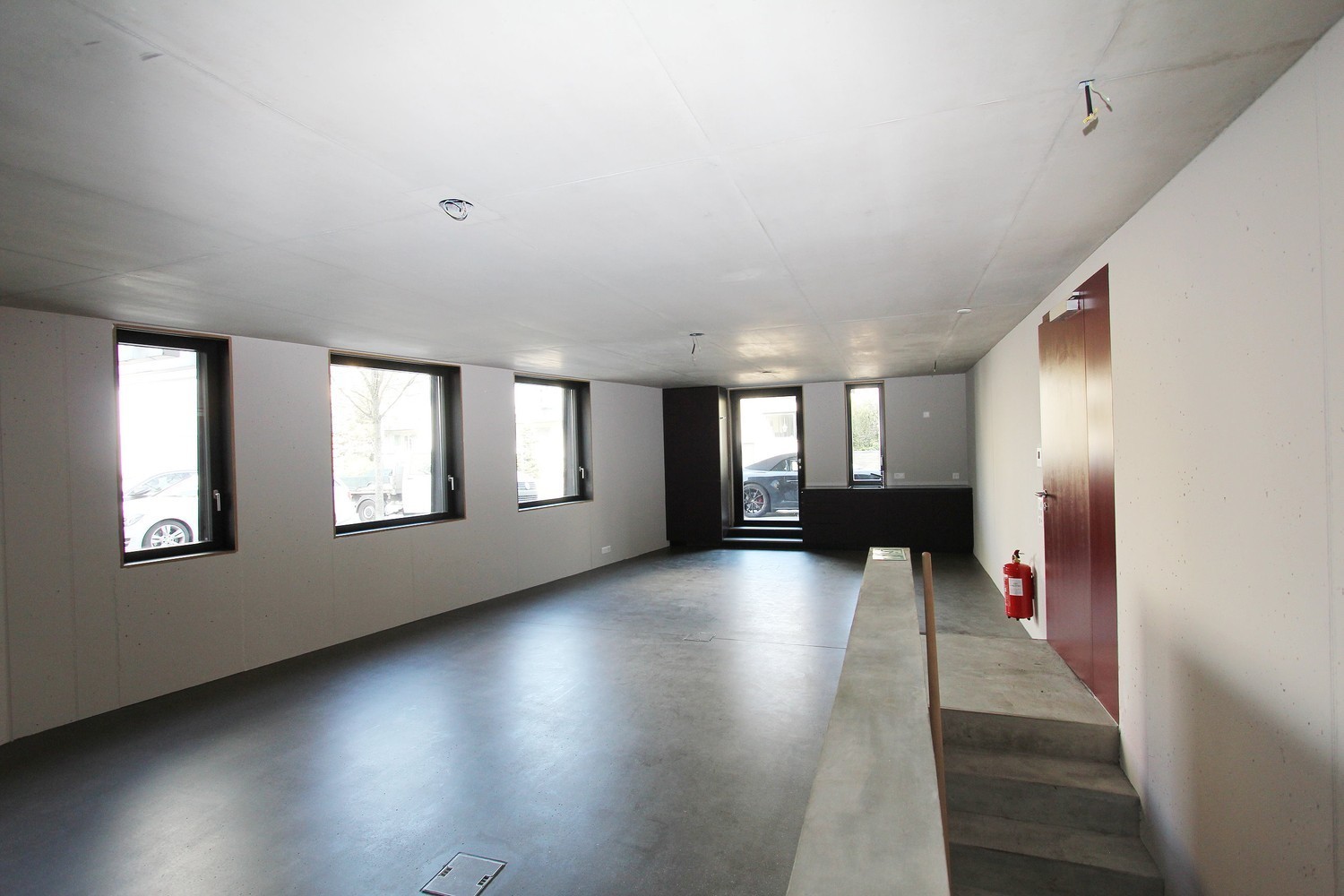 106m² commercial