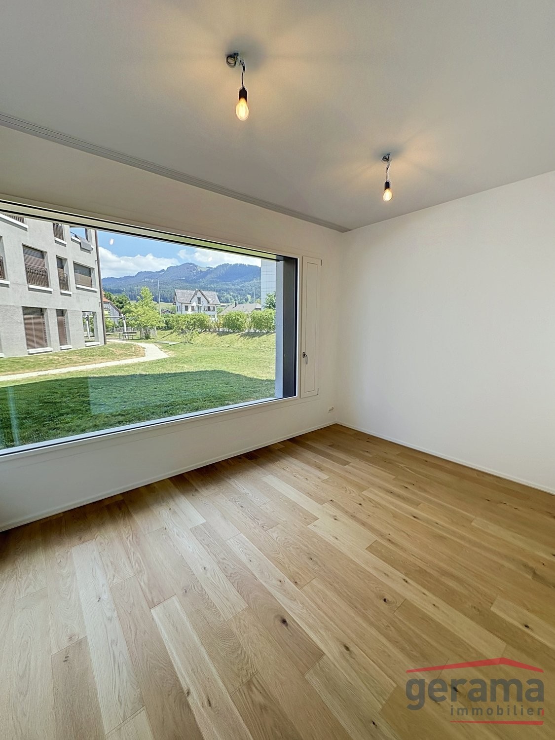 81m² office