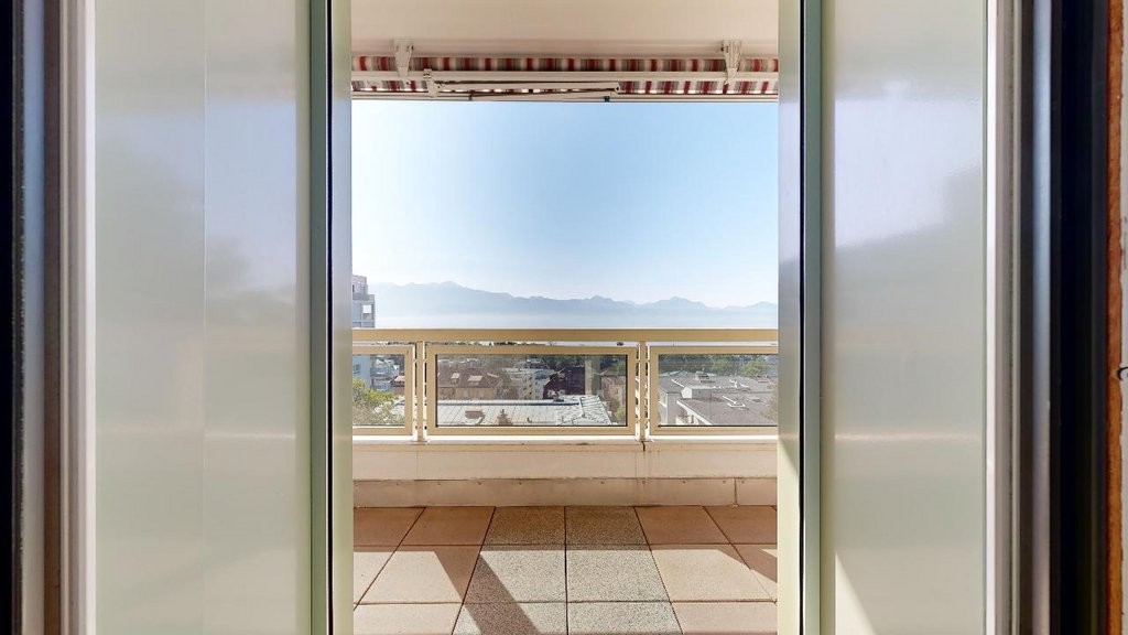 332m² commercial