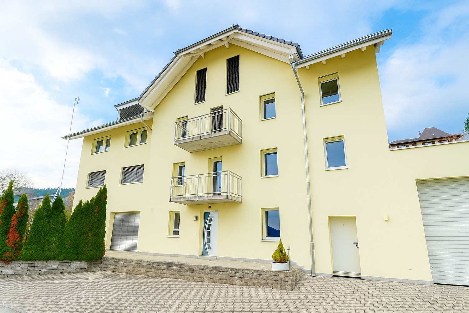 10 rooms apartment