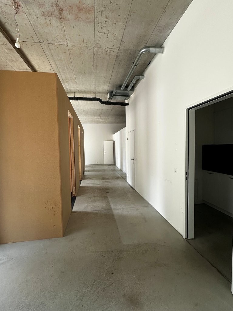 102m² commercial