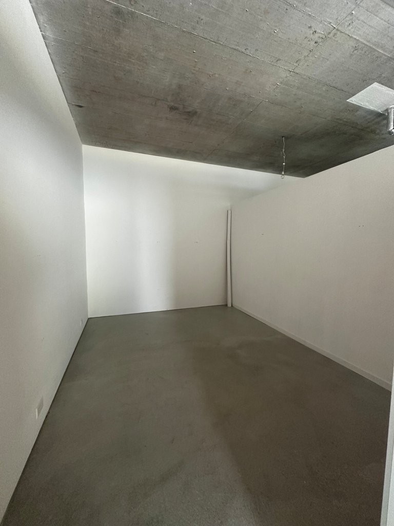 102m² commercial