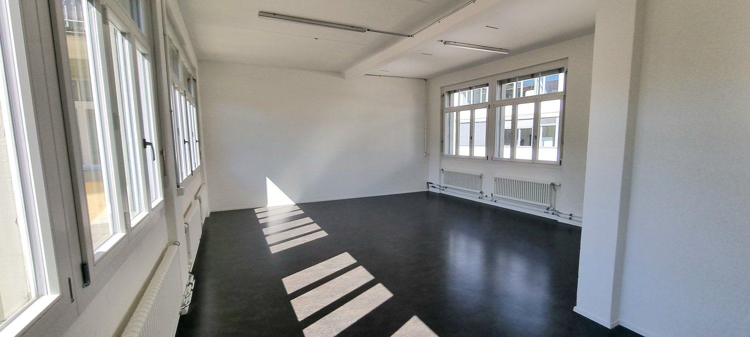65m² commercial