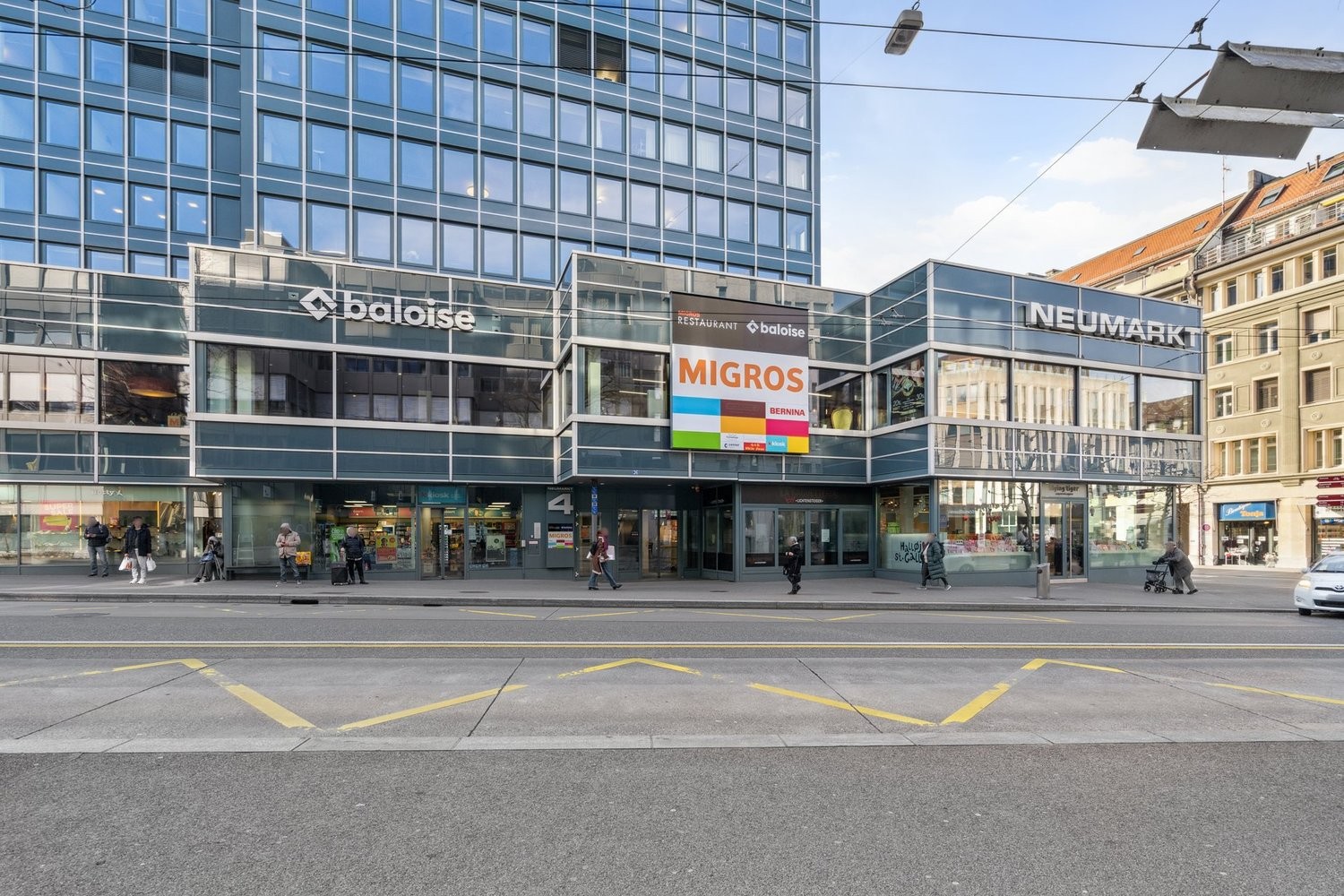 99m² shop
