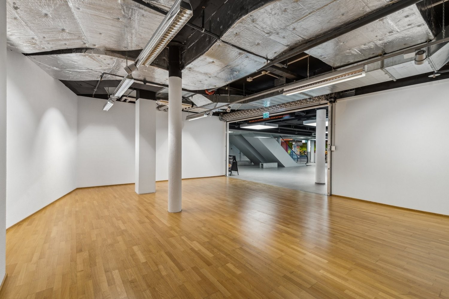 99m² shop