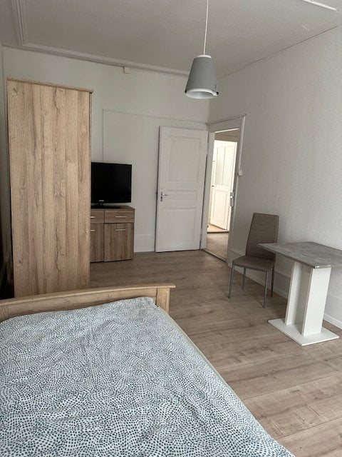 1 room single room