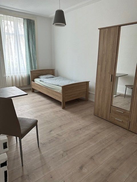 1 room single room