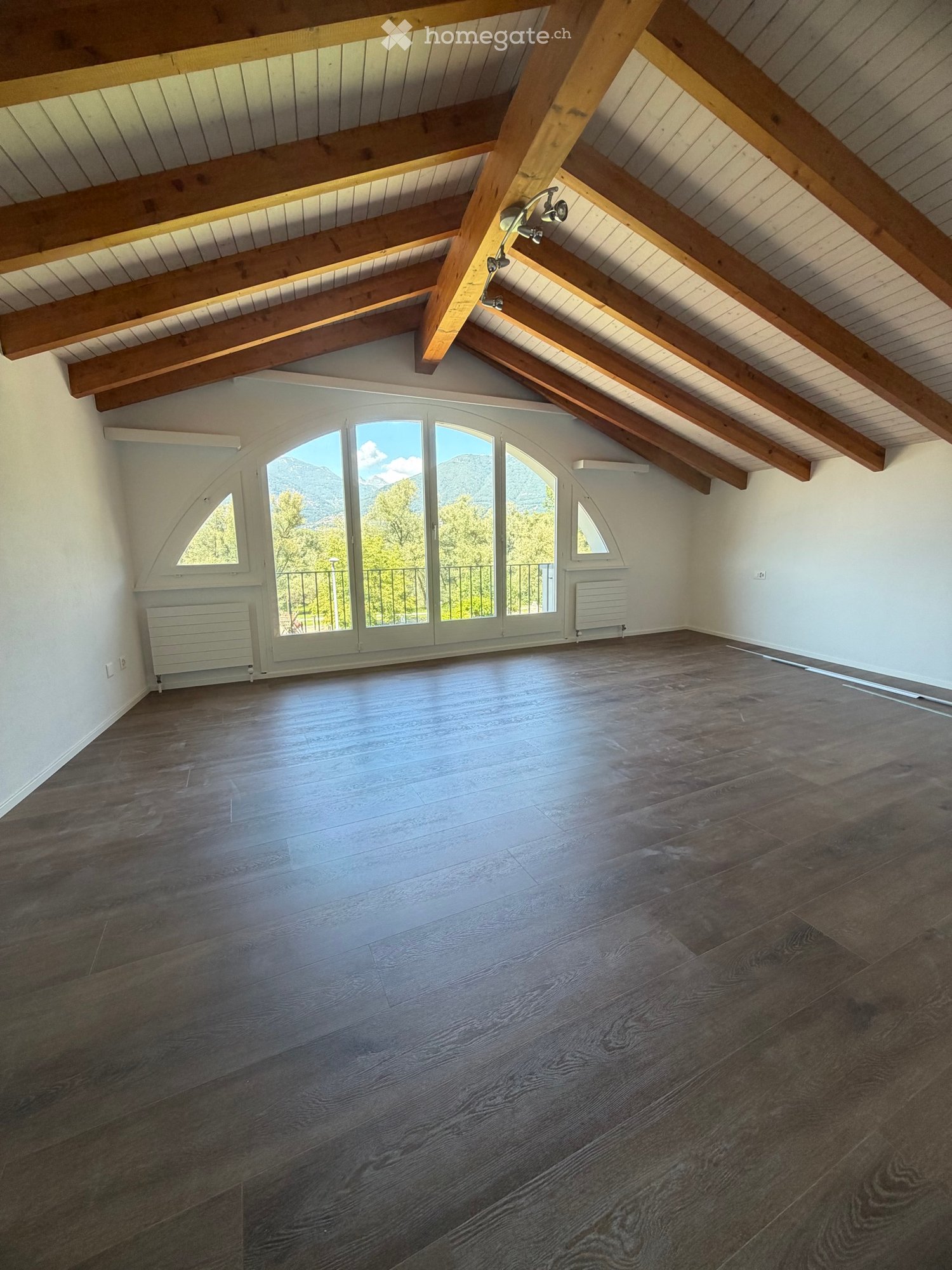 5 rooms apartment