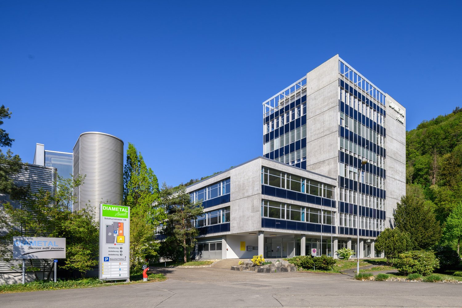 349m² office