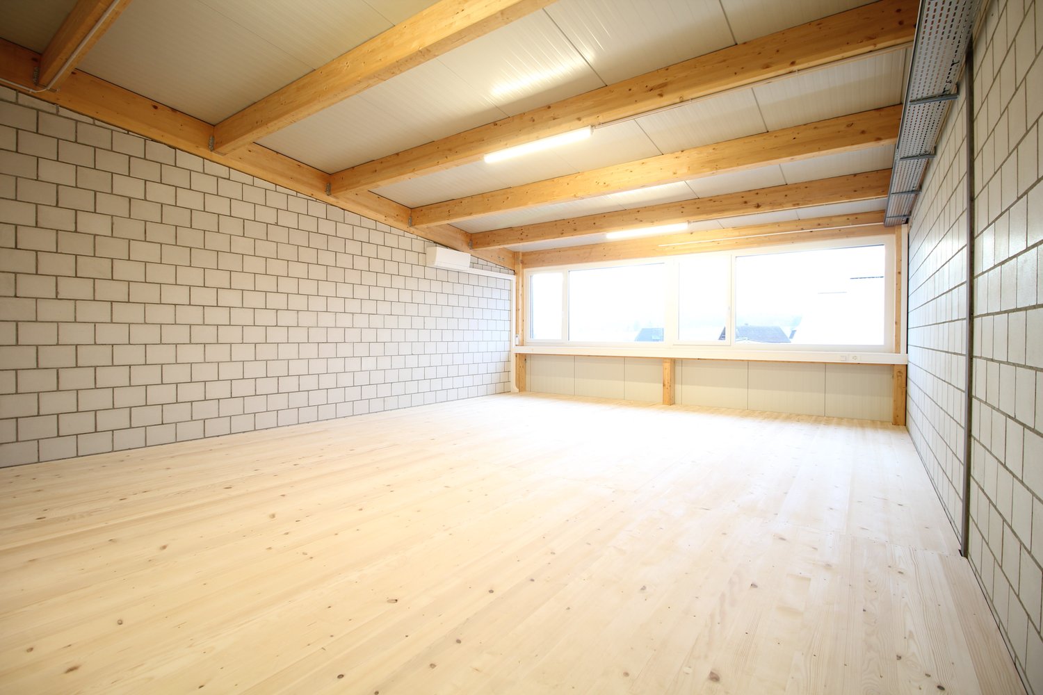 110m² commercial