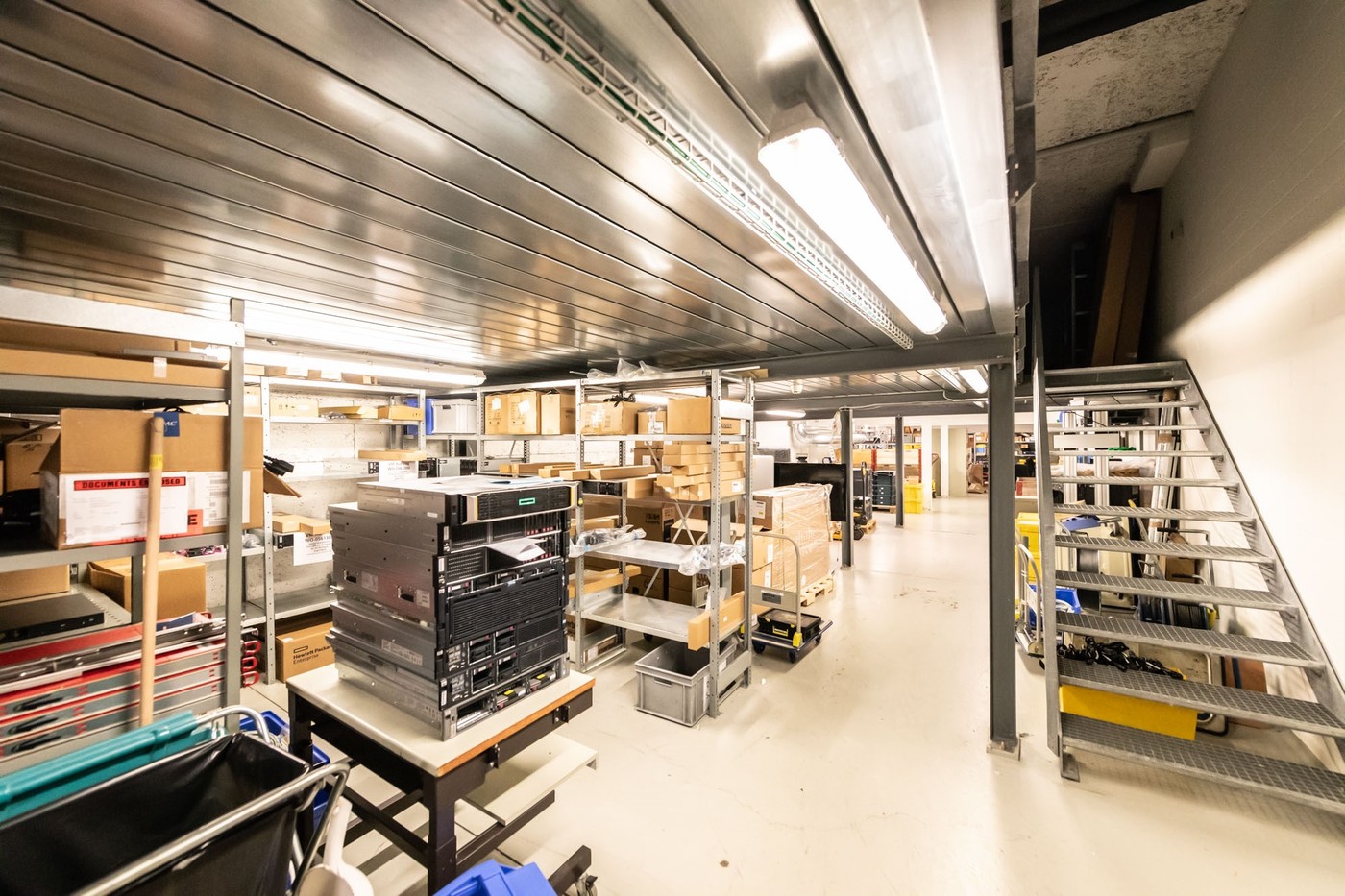 12000m² office