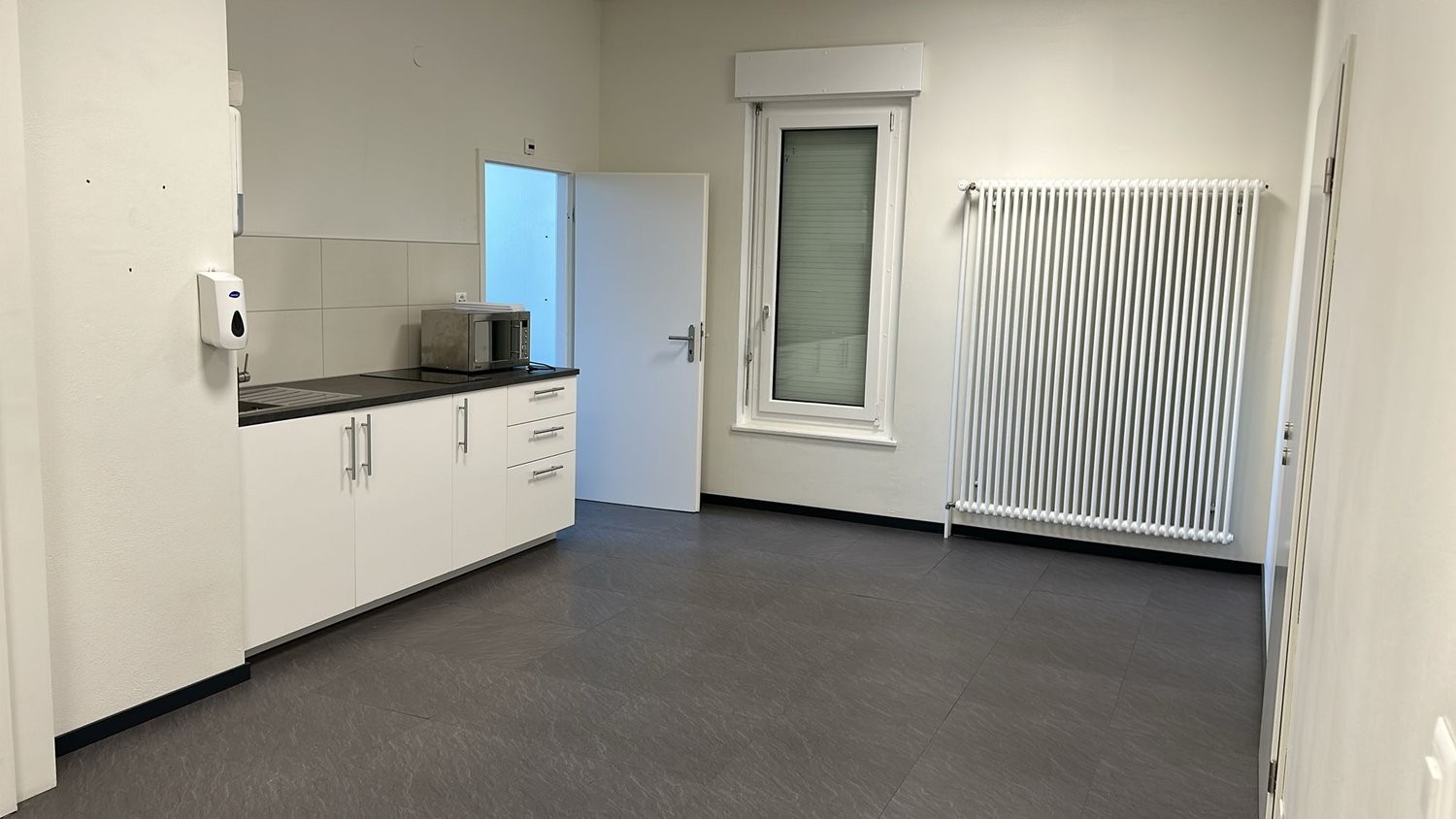 216m² office