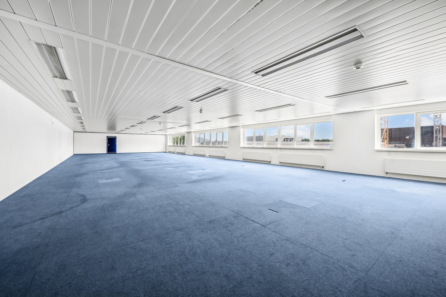 815m² office