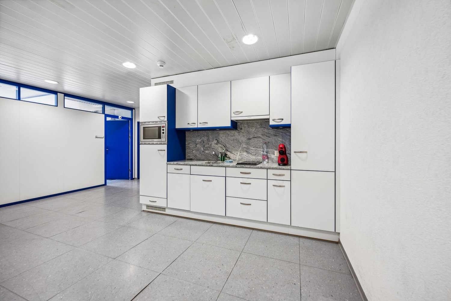 815m² office