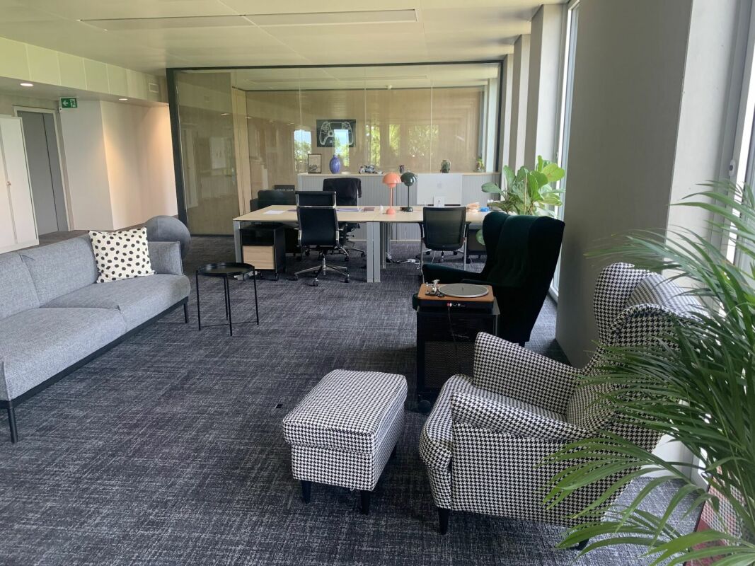 450m² office