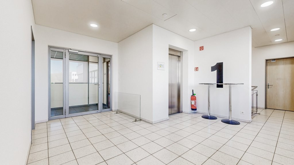 220m² office
