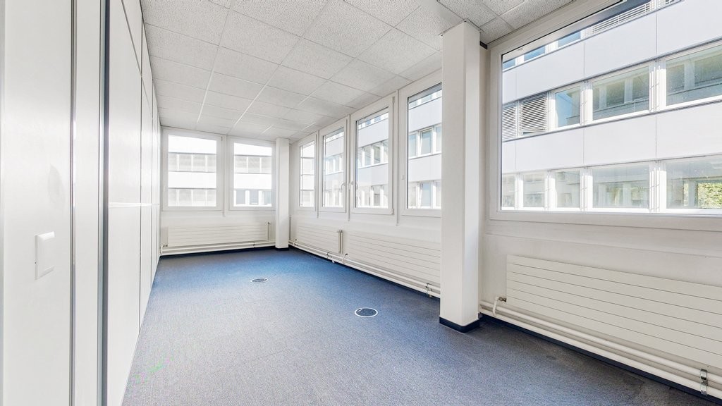 220m² office