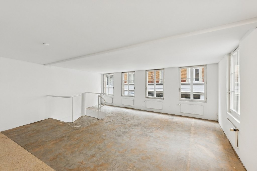 107m² shop