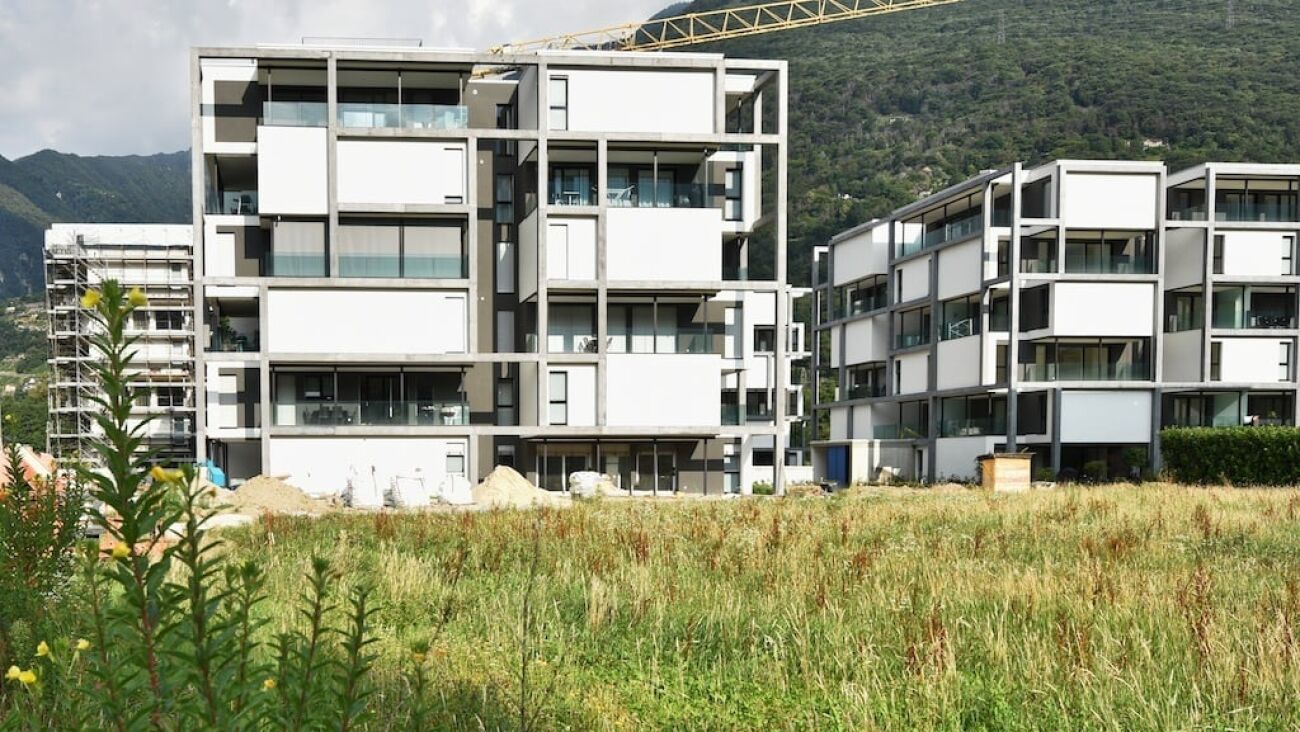 Modern Apartment Luxury C19 Bellinzona 

Appartamento di 3.5 locali a Bellinzona, nel cuore del Ticino, circondato dal verde con vista sulle montagne e sui castelli. 

L'appartamento dispone di un soggiorno luminoso con zona pranzo e cucina a pianta aperta, arredato con moderni mobili di design. 

È
