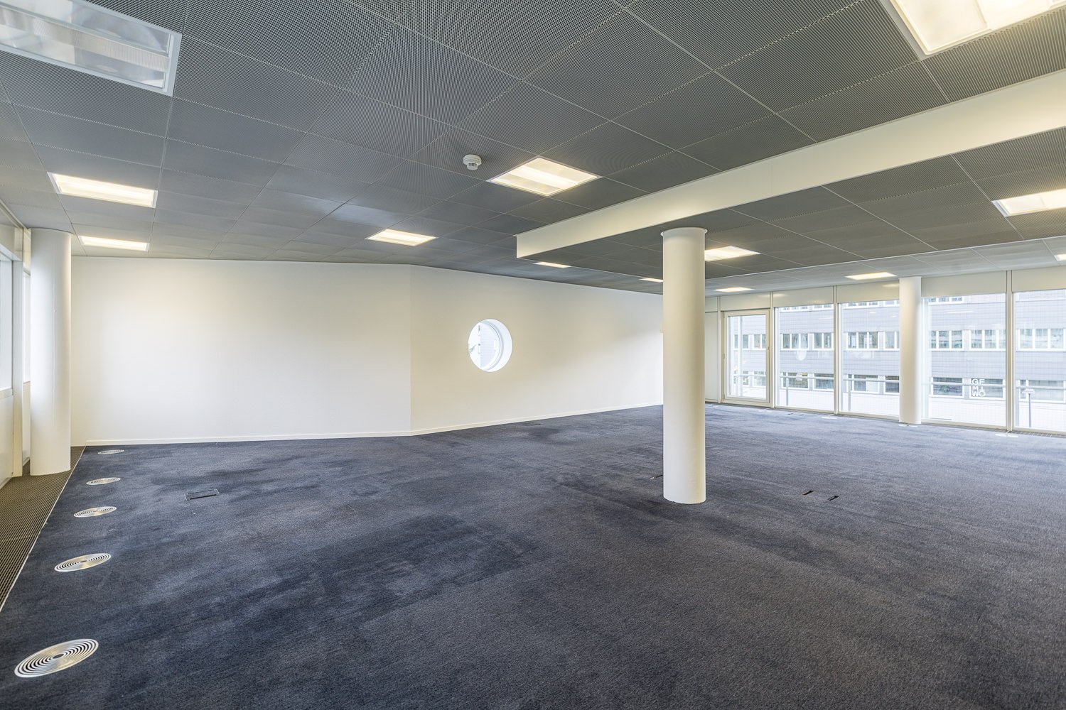 104m² office