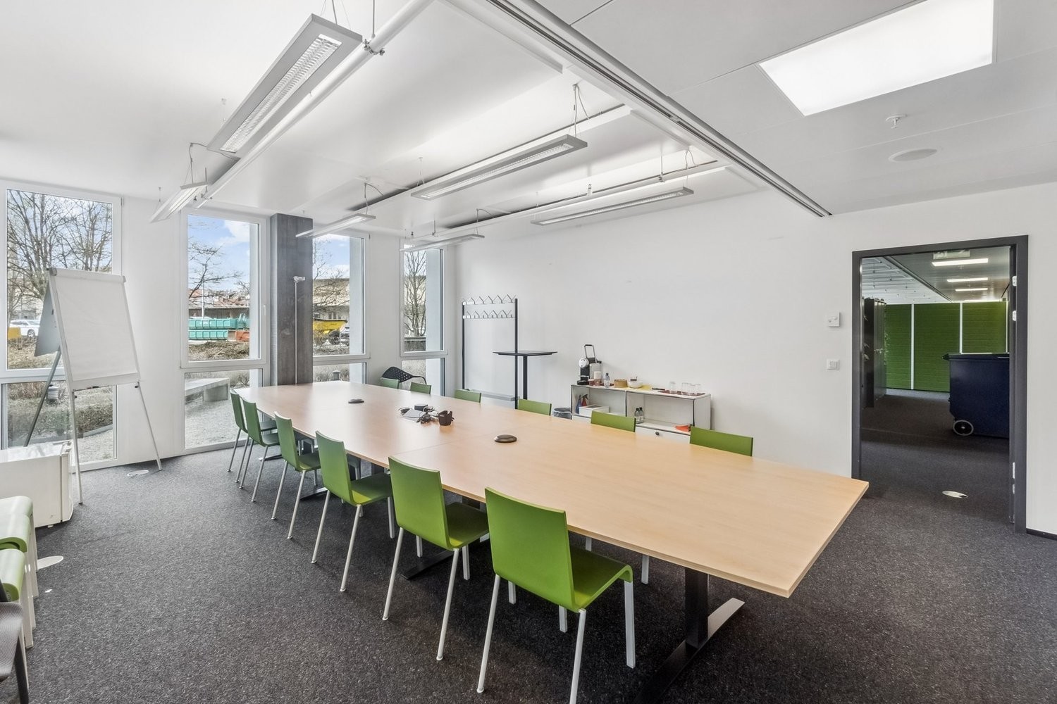 347m² office