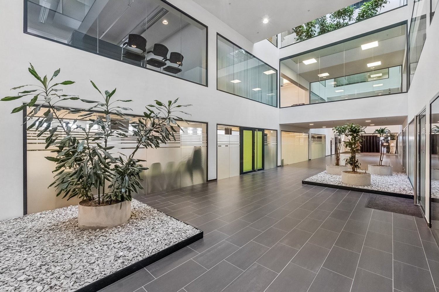 347m² office