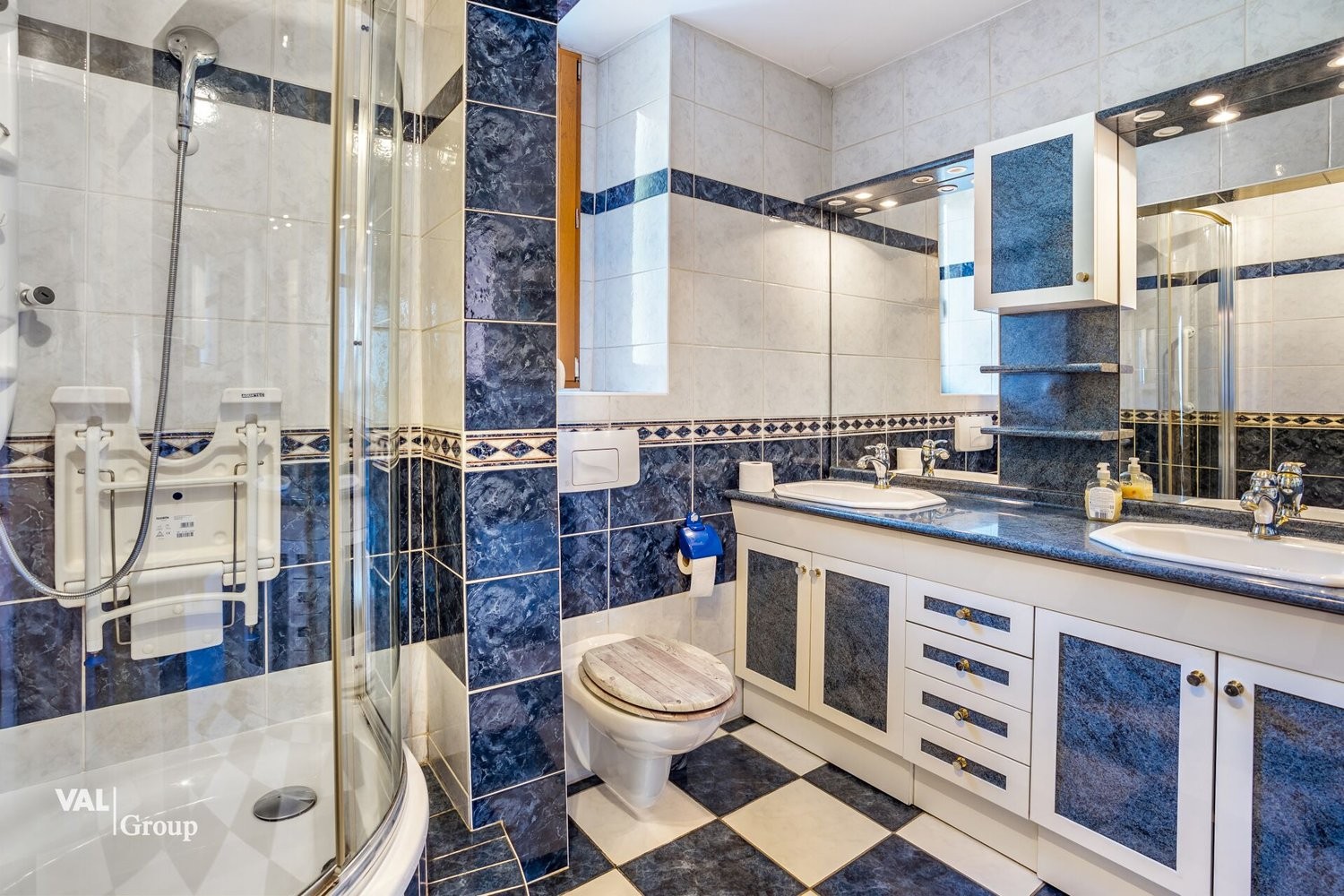 8 rooms apartment