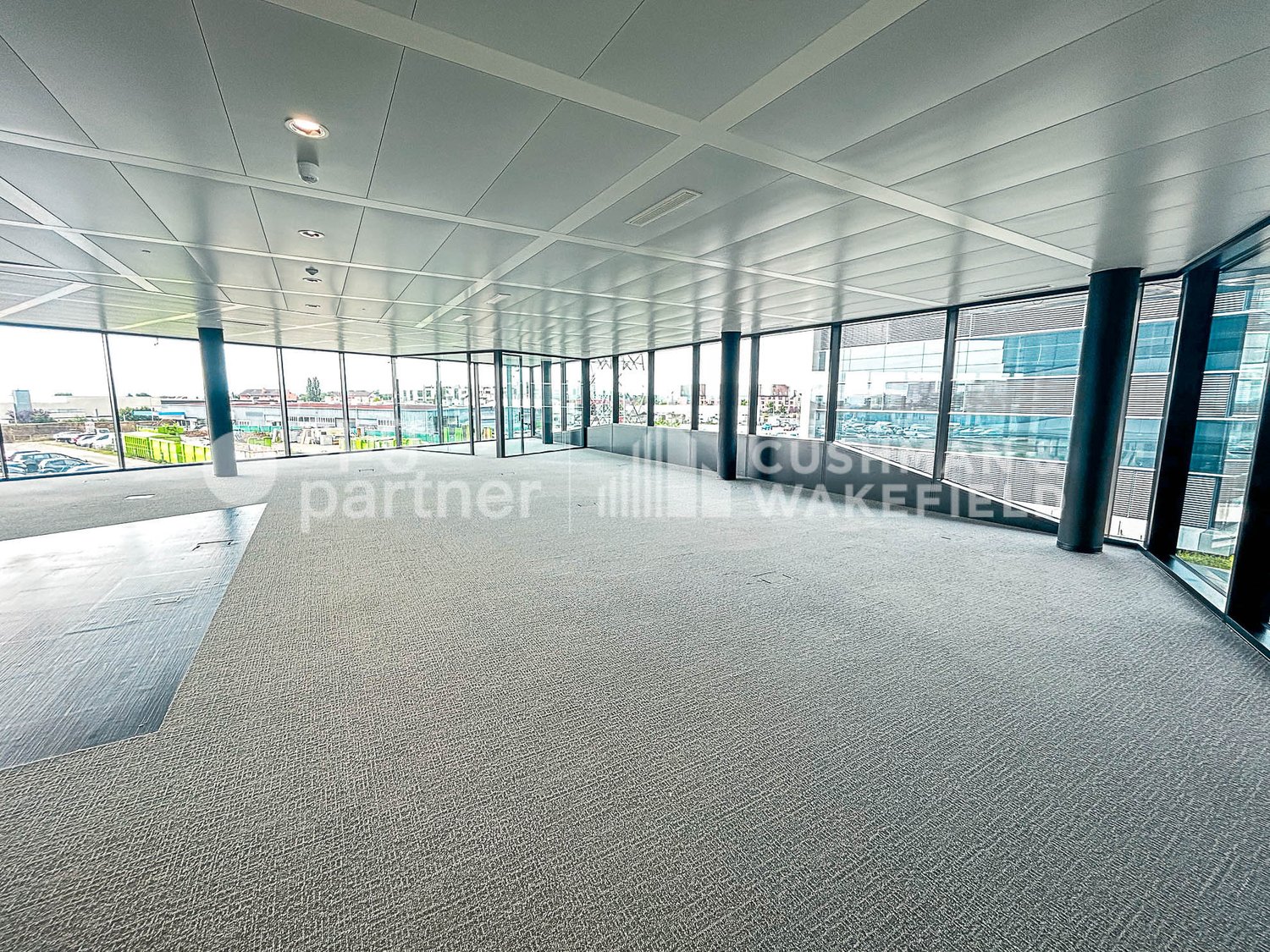 254m² office