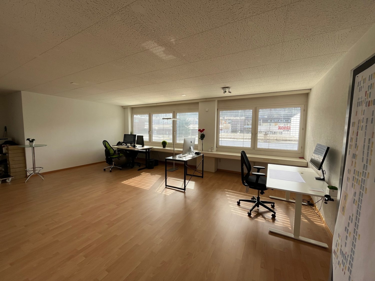 102m² commercial
