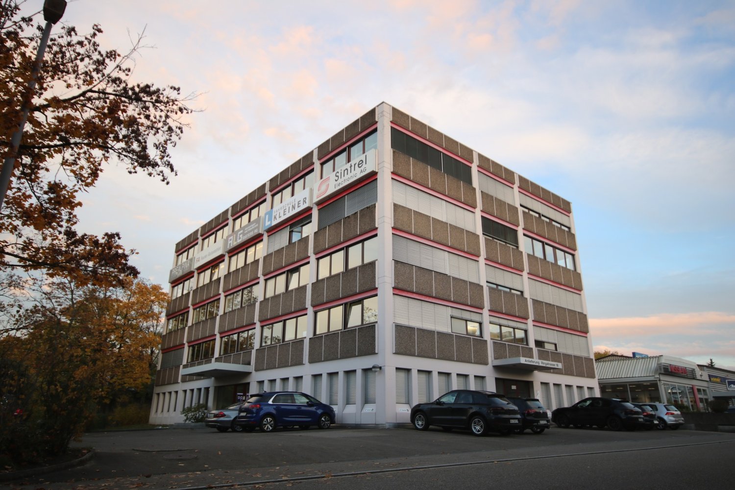 102m² commercial