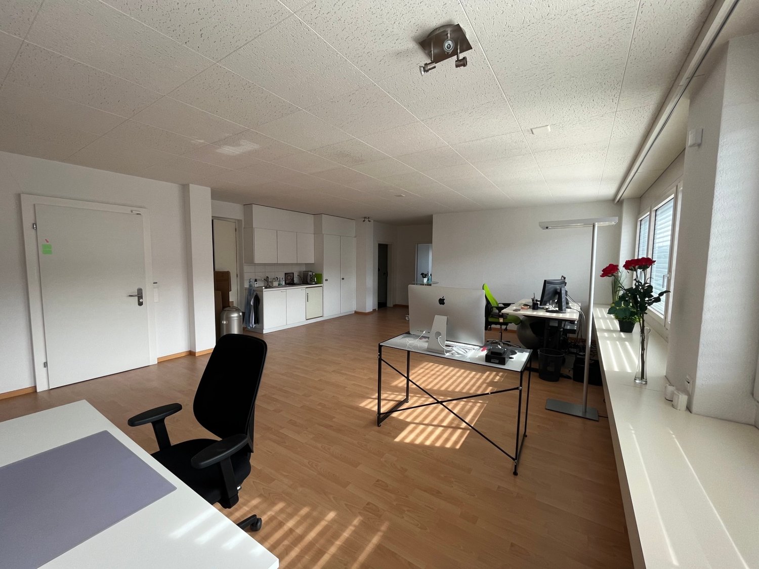 102m² commercial