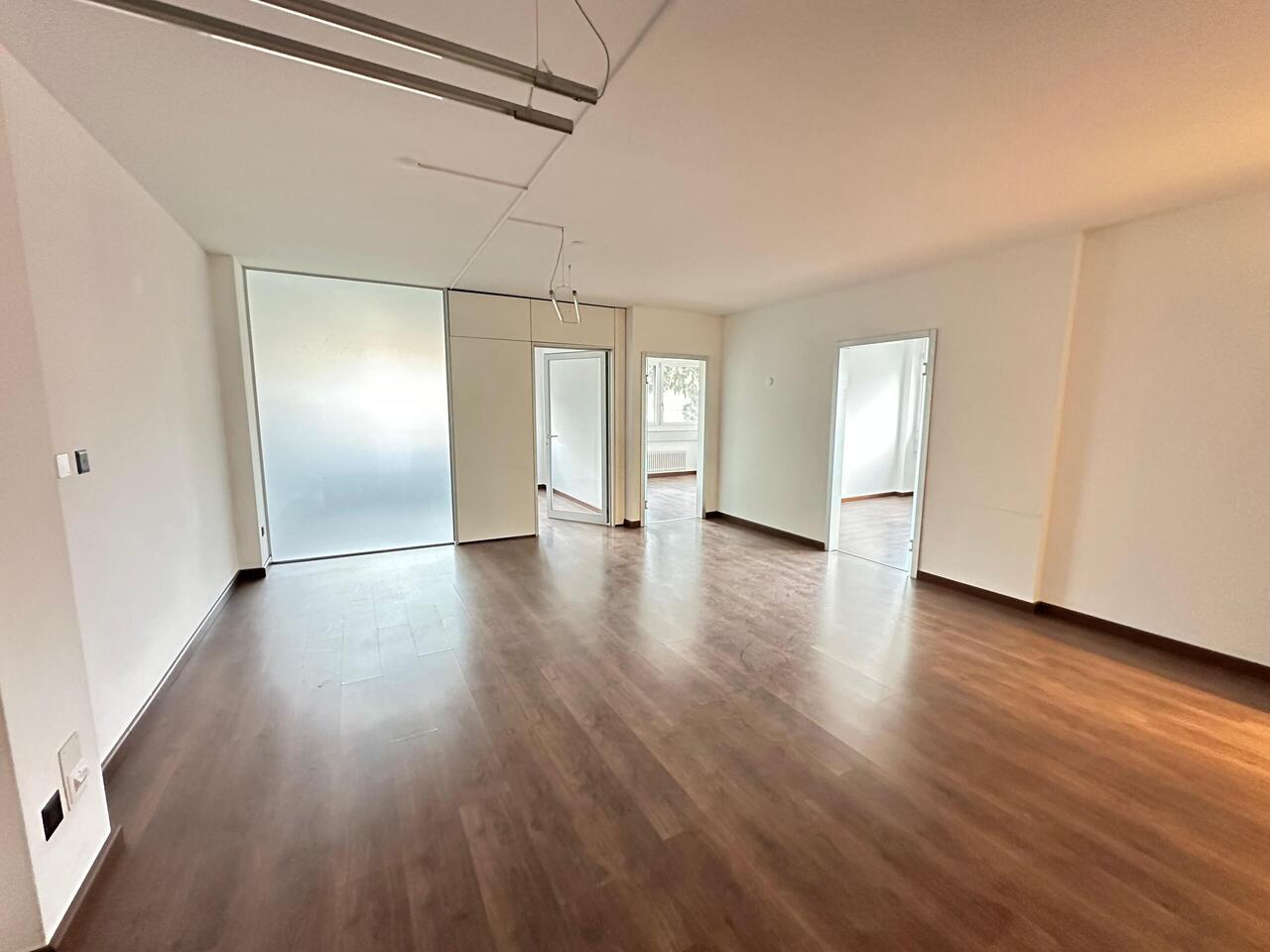 440m² office