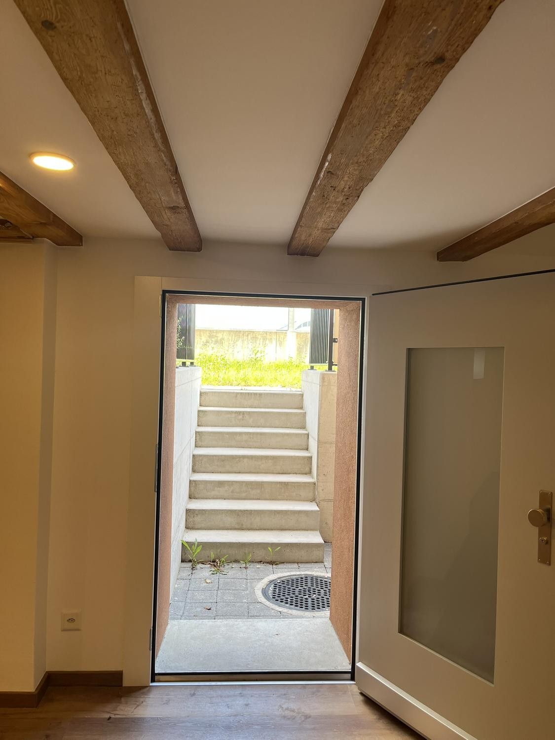 Commercial

We are renting out this freshly renovated, versatile **commercial and hobby space** at Weibelackerweg 3 in Roggwil, available immediately or by arrangement.  
  
The premises in the basement combine historical charm (beautiful, exposed real wood beams) with the comfort of a modern first 