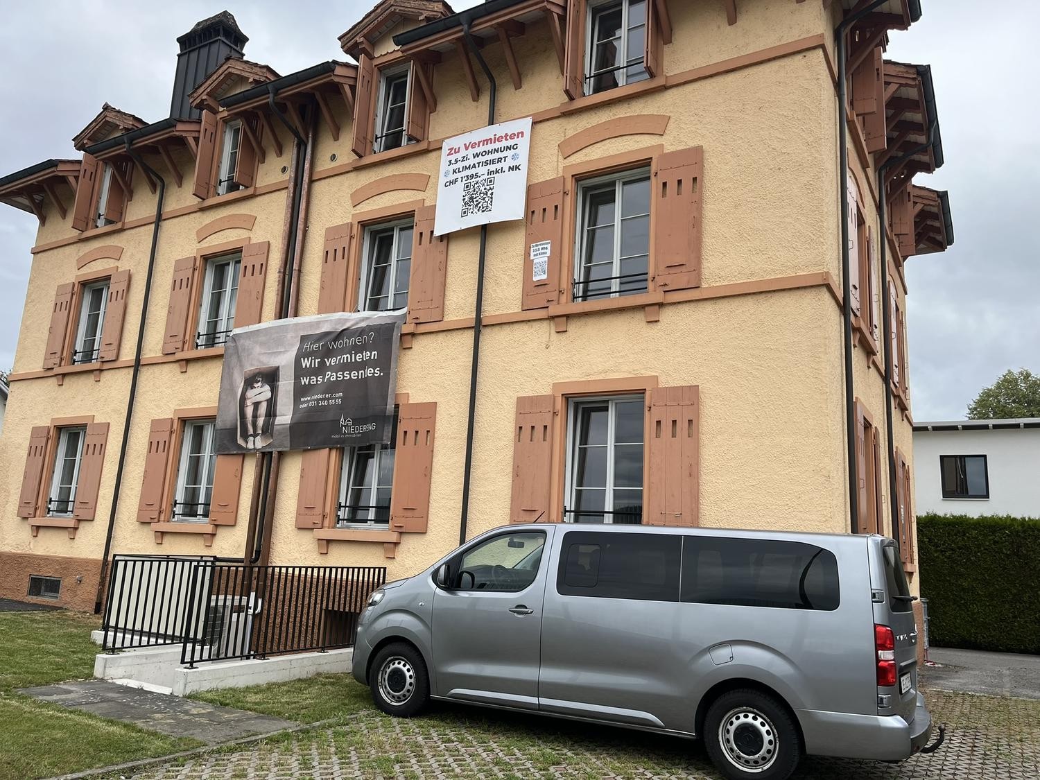 Commercial

We are renting out this freshly renovated, versatile **commercial and hobby space** at Weibelackerweg 3 in Roggwil, available immediately or by arrangement.  
  
The premises in the basement combine historical charm (beautiful, exposed real wood beams) with the comfort of a modern first 