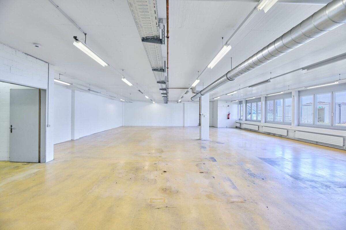 832m² commercial