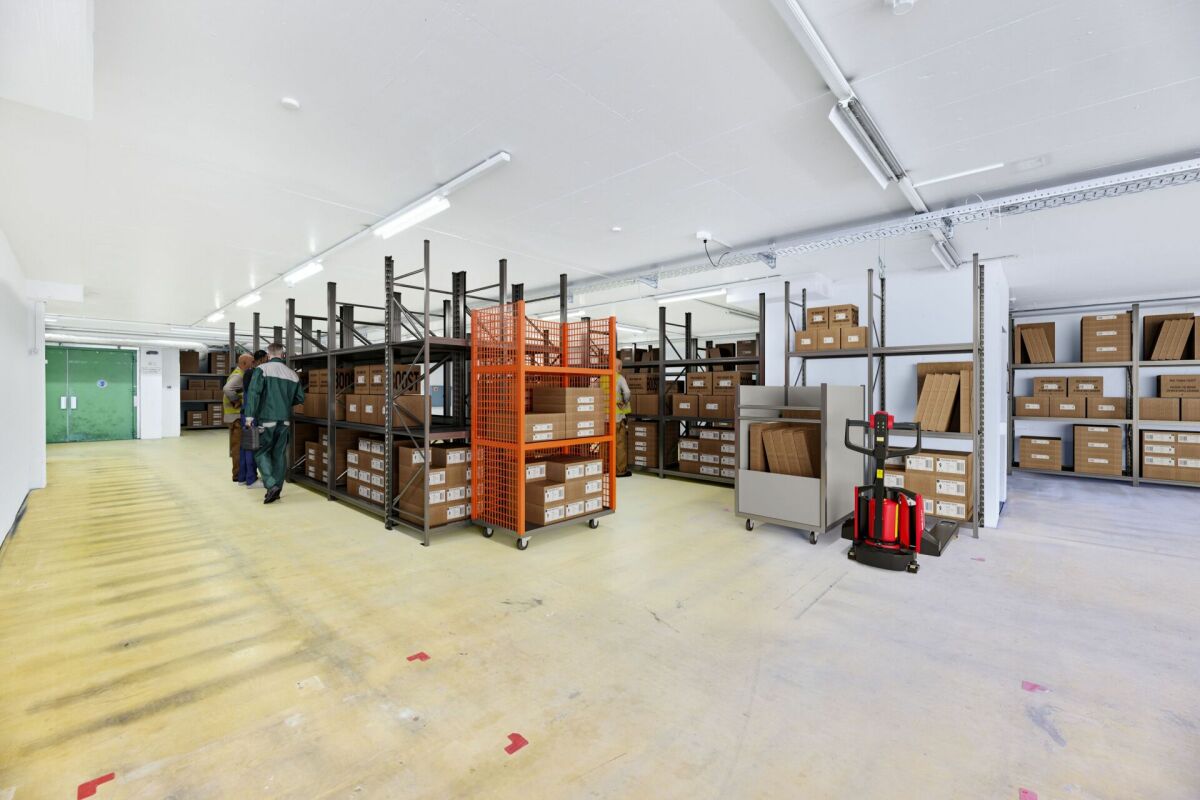 832m² commercial