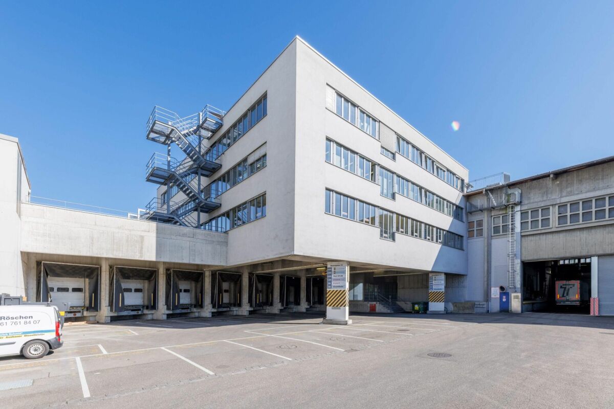 832m² commercial