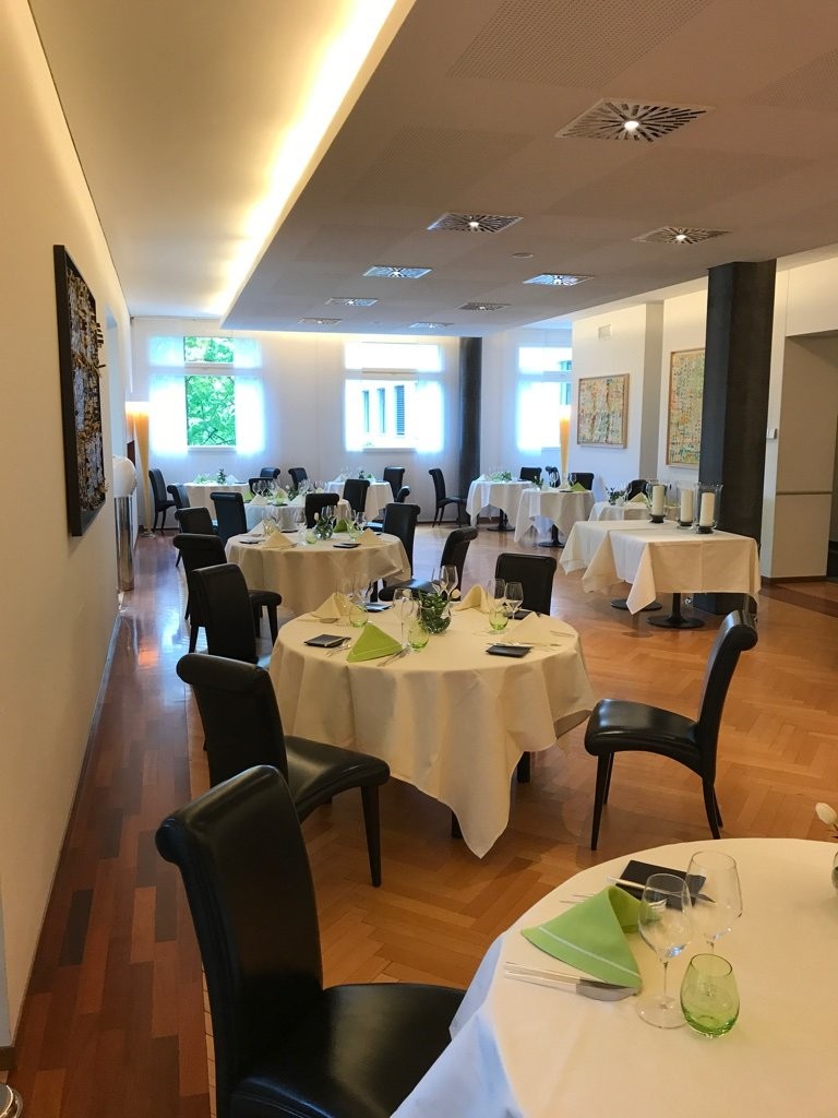 430m² shop