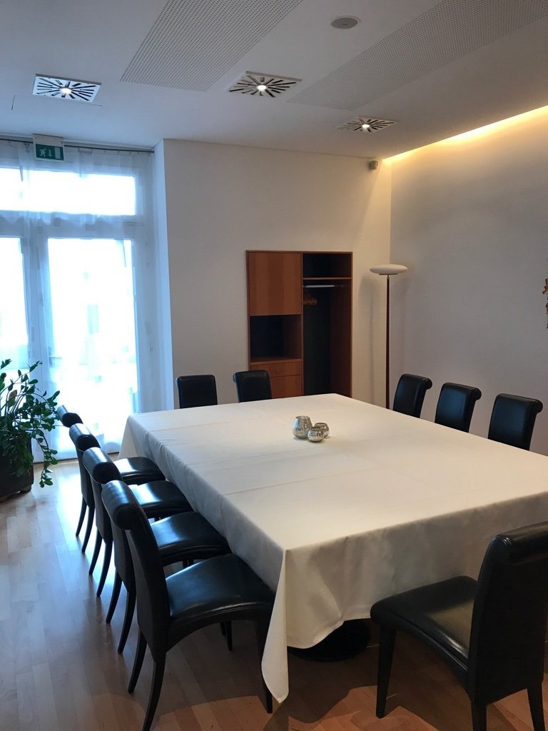 430m² shop
