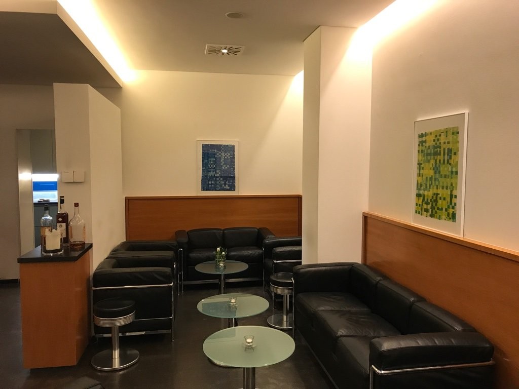 430m² shop