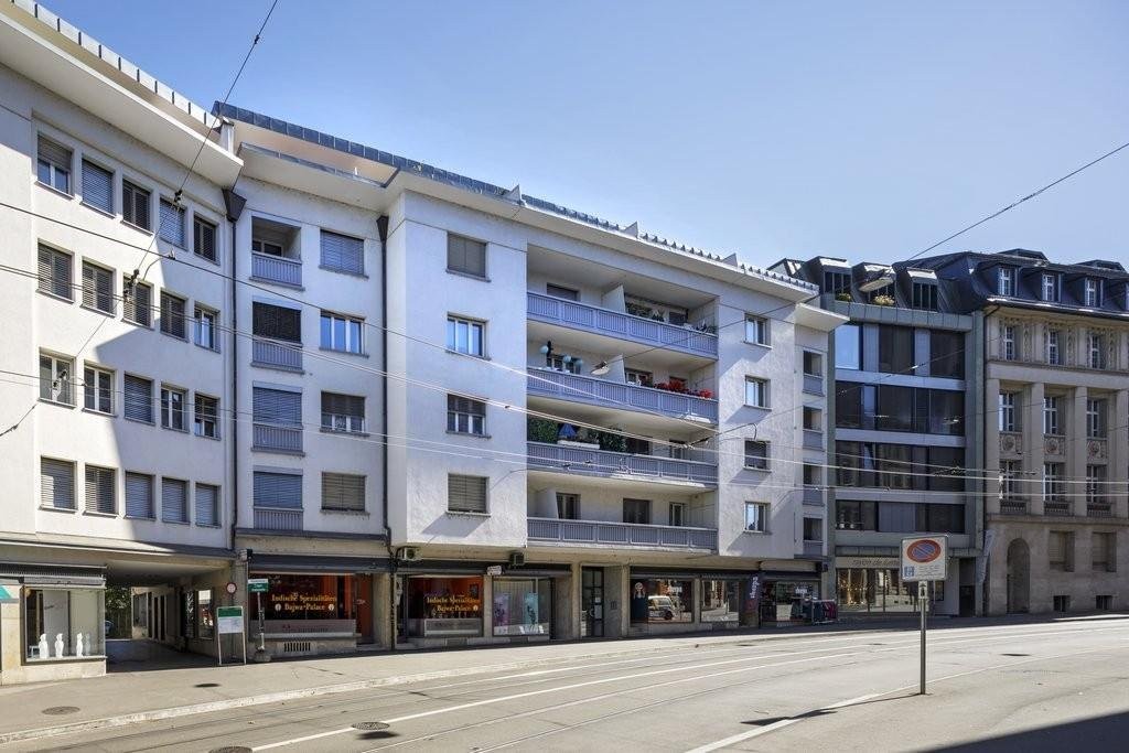 198m² shop