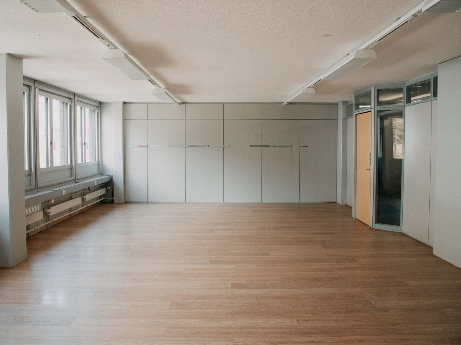 69m² office