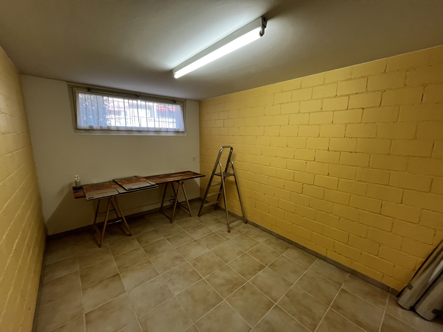 12m² office