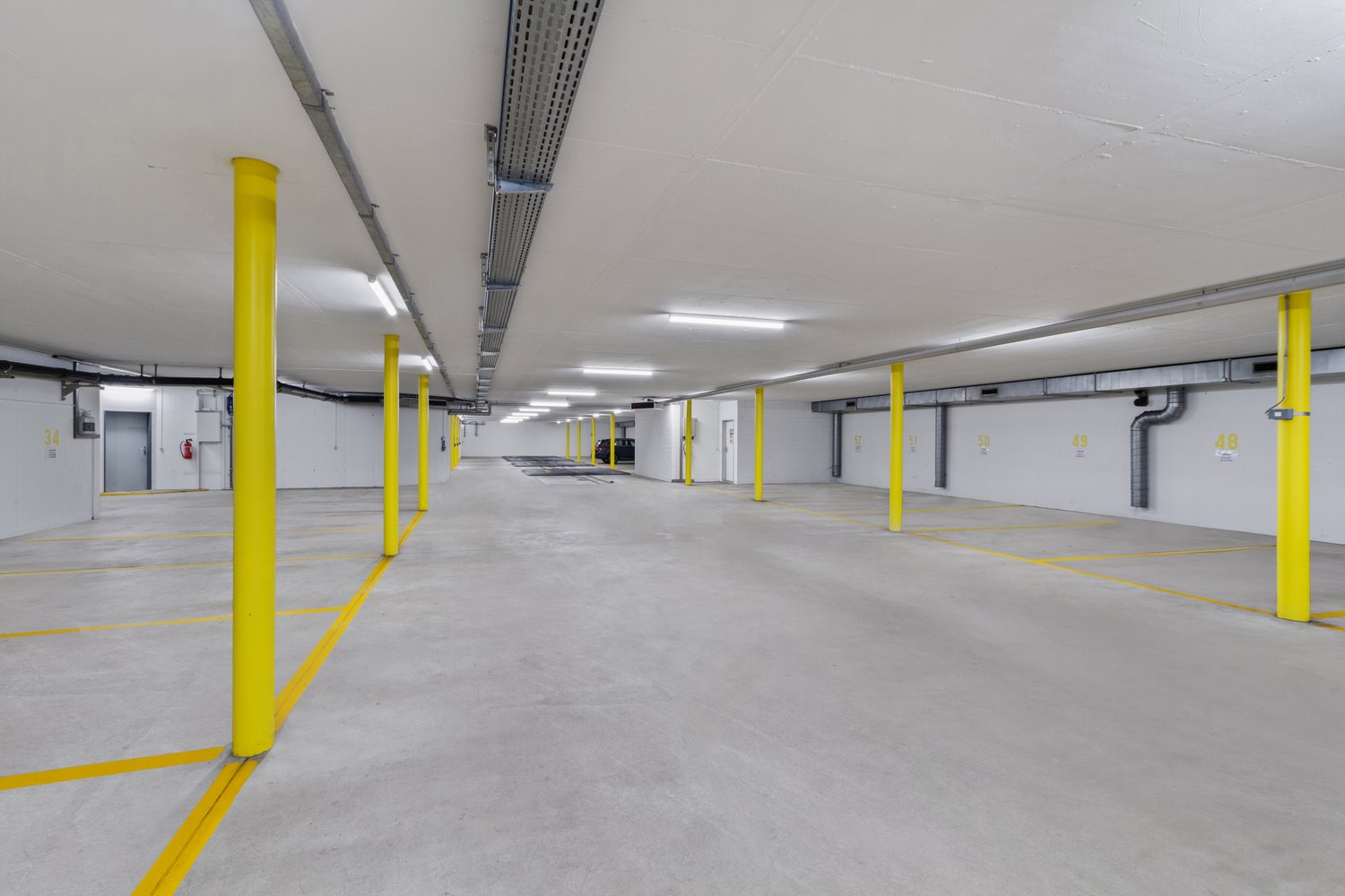851m² office