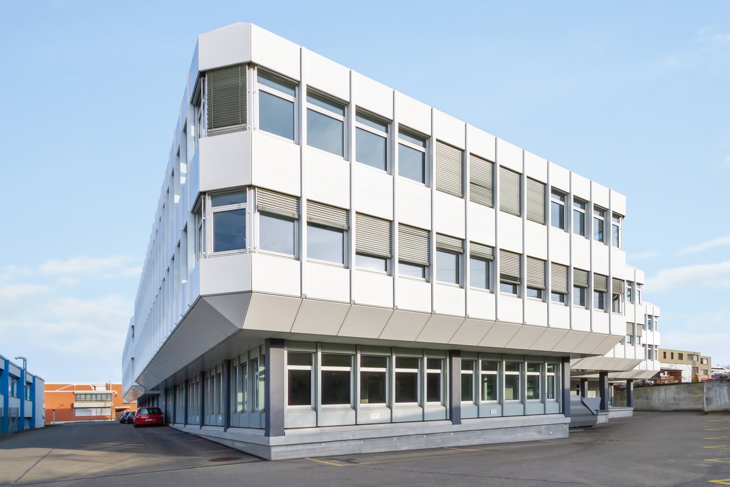 851m² office