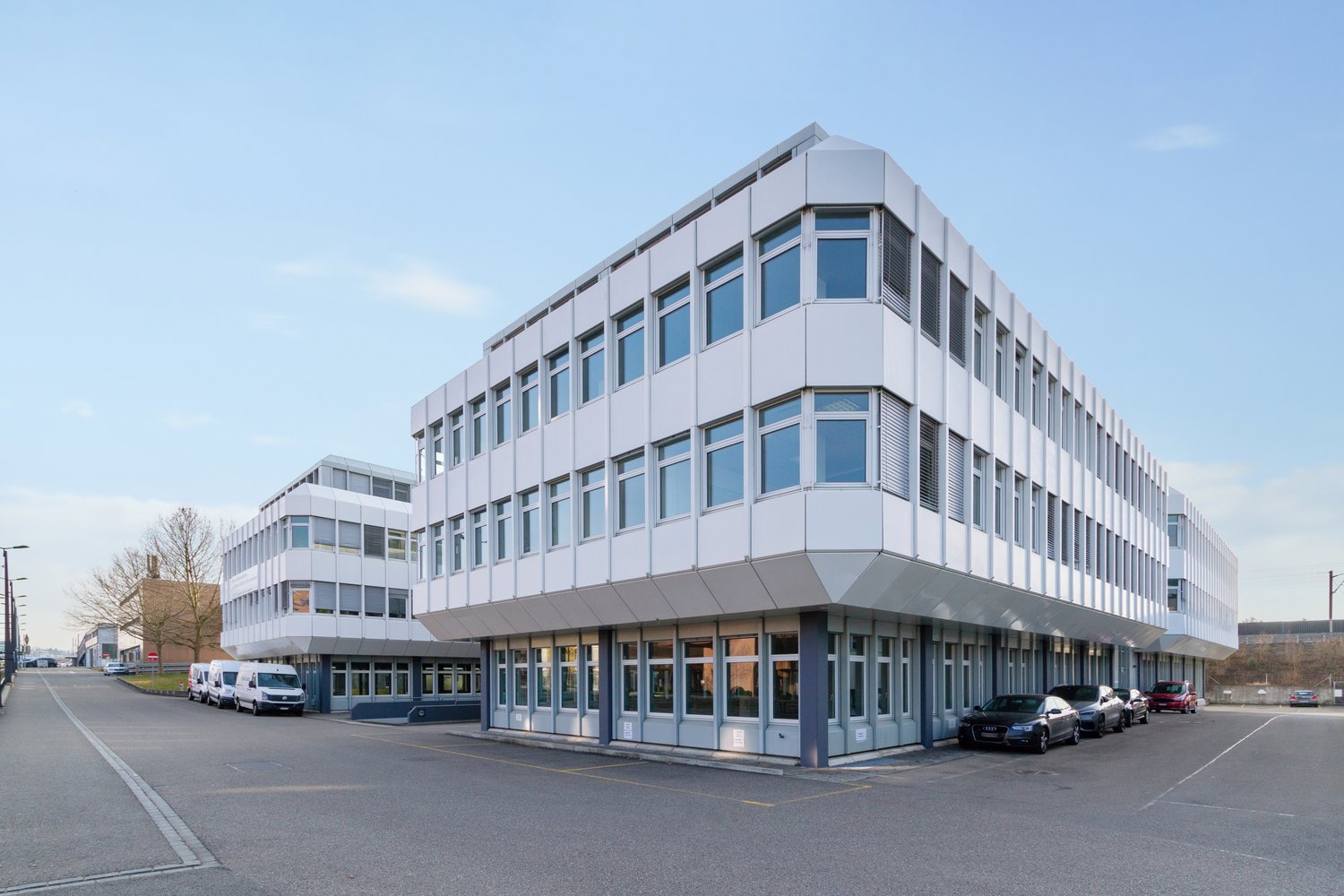 851m² office