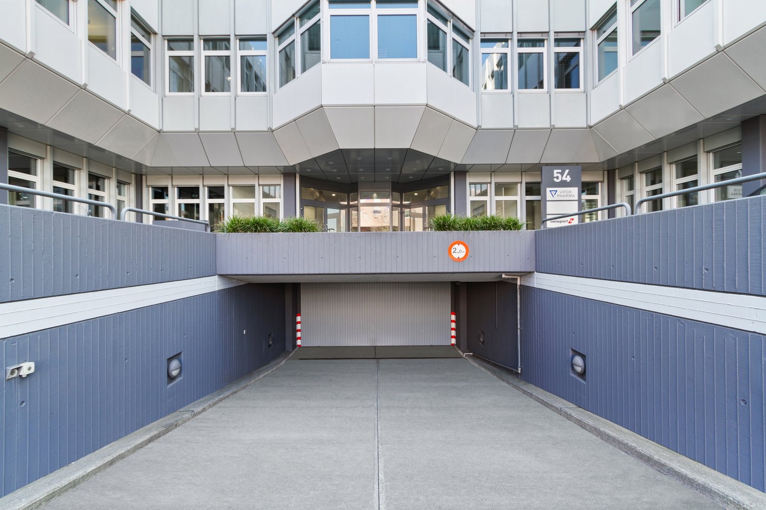 851m² office