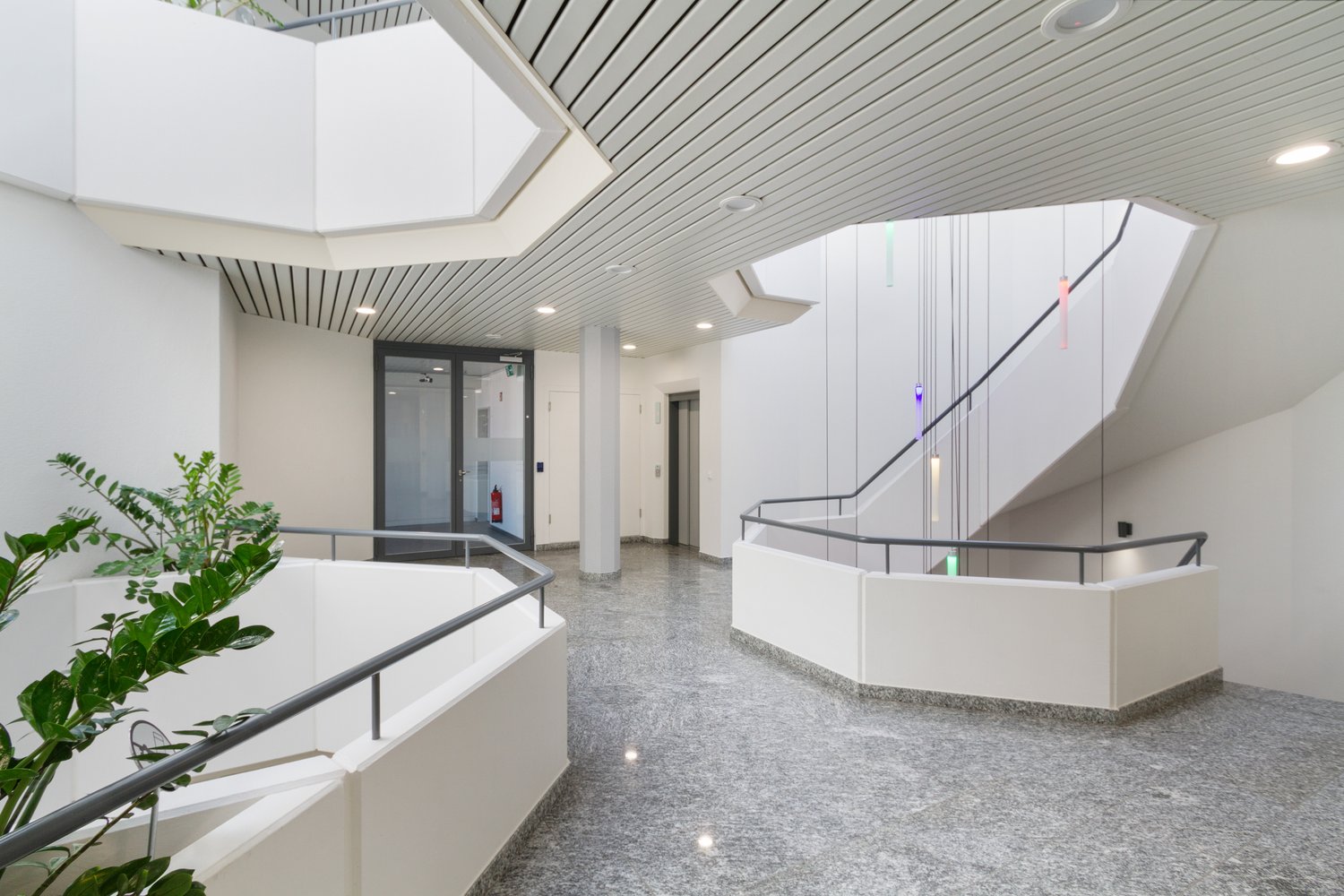851m² office