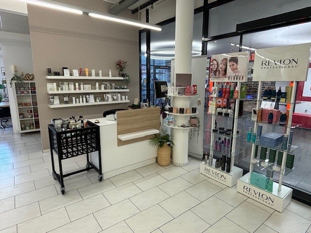 154m² shop