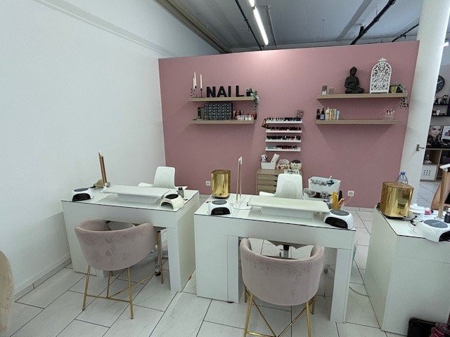 154m² shop